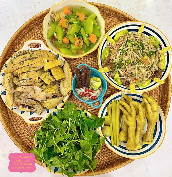 Mâm cơm ngày hè&nbsp;của gia đình vùng biển toàn những món ngon đặc sắc,&nbsp;thực đơn hấp dẫn ai cũng mê-1