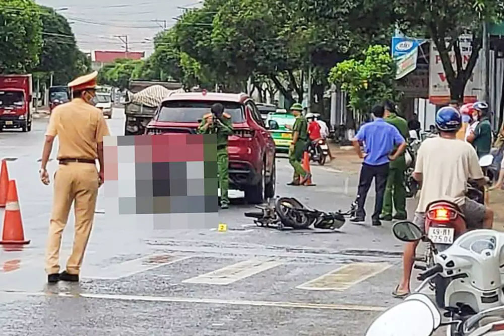 Livestream khi lái xe ô tô, gây tai nạn khiến nữ sinh lớp 10 tử vong-1