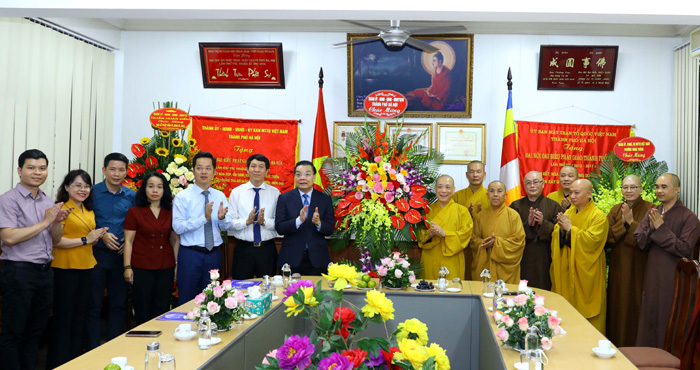 Chủ tịch UBND TP Chu Ngọc Anh chúc mừng Giáo hội Phật giáo Việt Nam thành phố Hà Nội-1
