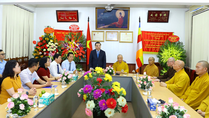 Chủ tịch UBND TP Chu Ngọc Anh chúc mừng Giáo hội Phật giáo Việt Nam thành phố Hà Nội-2