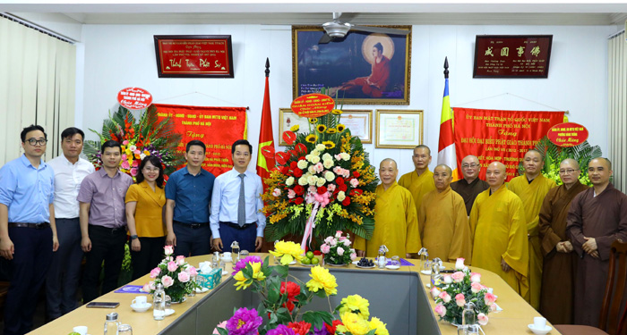 Chủ tịch UBND TP Chu Ngọc Anh chúc mừng Giáo hội Phật giáo Việt Nam thành phố Hà Nội-3