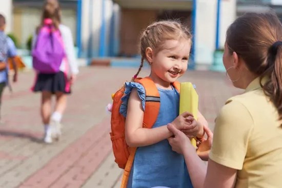 Dạy con bảo vệ bản thân bằng QUY TẮC MẬT MÃ với người lạ, chỉ nói 1 từ tưởng đơn giản nhưng lại hiệu quả không ngờ