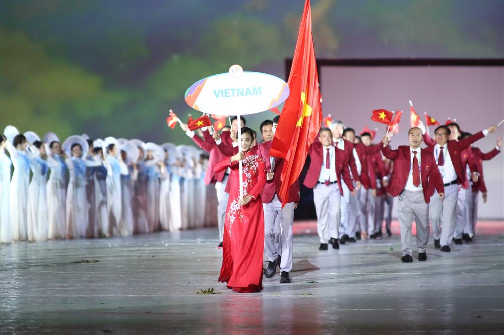 Những khoảnh khắc ấn tượng nhất lễ khai mạc SEA Games 31: Pháo hoa thắp sáng chảo lửa Mỹ Đình, những nụ cười tươi ánh lên niềm tự hào dân tộc đã lâu rồi mới thấy!-7