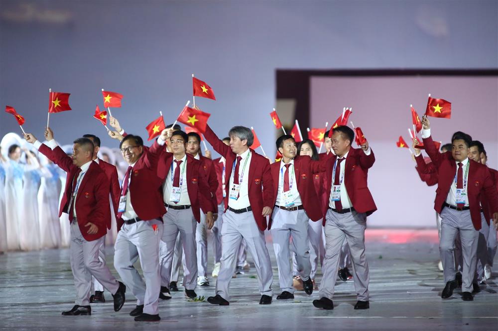 Những khoảnh khắc ấn tượng nhất lễ khai mạc SEA Games 31: Pháo hoa thắp sáng chảo lửa Mỹ Đình, những nụ cười tươi ánh lên niềm tự hào dân tộc đã lâu rồi mới thấy!-9