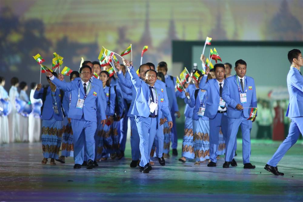 Những khoảnh khắc ấn tượng nhất lễ khai mạc SEA Games 31: Pháo hoa thắp sáng chảo lửa Mỹ Đình, những nụ cười tươi ánh lên niềm tự hào dân tộc đã lâu rồi mới thấy!-13