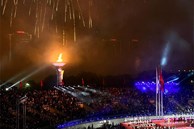 Những khoảnh khắc ấn tượng nhất lễ khai mạc SEA Games 31: Pháo hoa thắp sáng 'chảo lửa' Mỹ Đình, những nụ cười tươi ánh lên niềm tự hào dân tộc đã lâu rồi mới thấy!