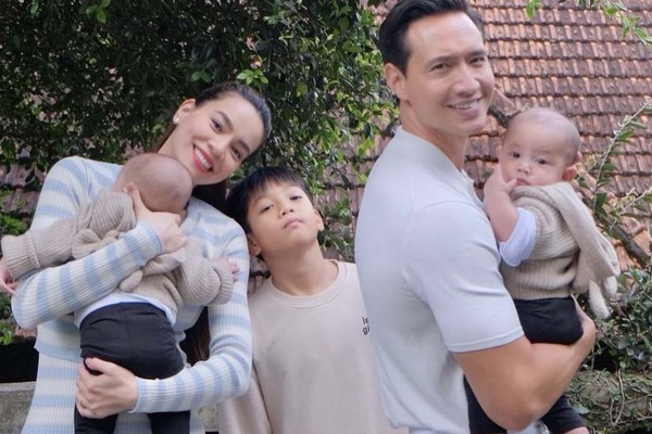 Hà Hồ và Kim Lý ngọt ngào chúc sinh nhật Lisa - Leon, biểu cảm tấu hài của 2 nhóc tỳ chiếm spotlight-6