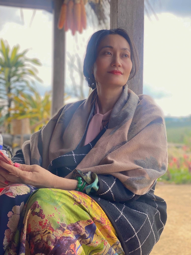 NSƯT Hạnh Thúy tuổi 46: Đôi khi tôi tự hỏi, mình phải quá dành dụm làm gì-8