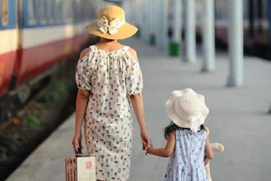 Ly hôn được 3 tháng, nửa đêm con gái nói mơ, hôm sau tôi liền đưa đi tìm chồng cũ