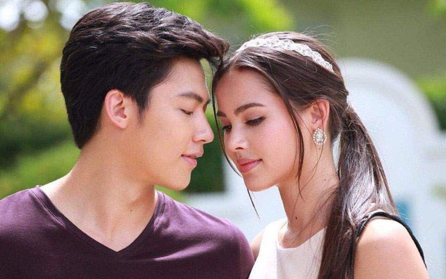 Tân hôn hồi hộp quấn khăn từ nhà tắm bước ra, nhìn cảnh tượng trên giường tôi run lập cập-1