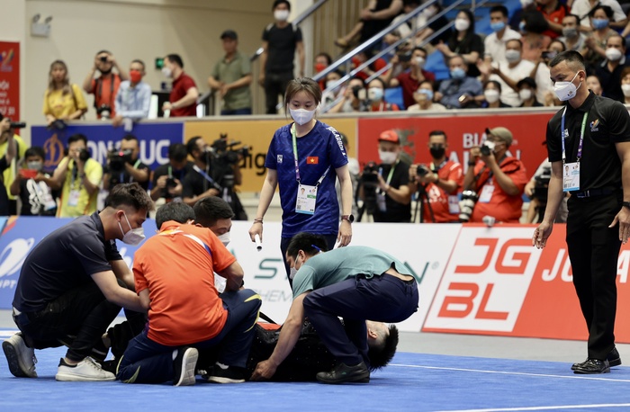 Khoảnh khắc VĐV Việt Nam ngã quỵ vì chấn thương ở SEA Games 31-4