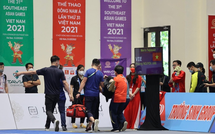 Khoảnh khắc VĐV Việt Nam ngã quỵ vì chấn thương ở SEA Games 31-6