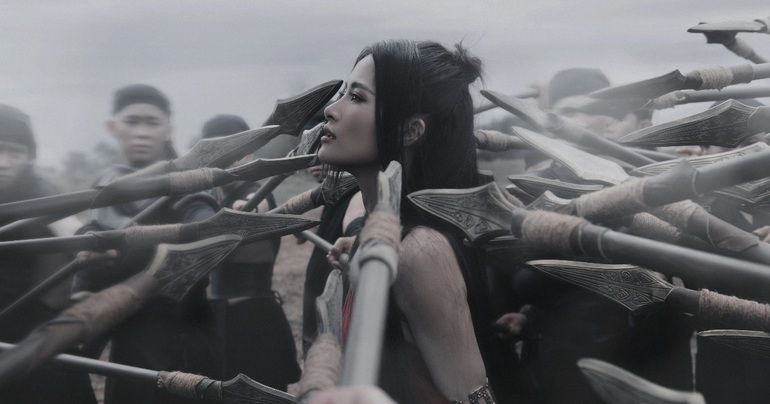 Thấy gì từ pha quay xe hàng loạt của fan Đông Nhi?-2