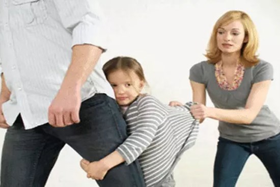 Làm thế nào để giành quyền nuôi cả hai con chung khi ly hôn?