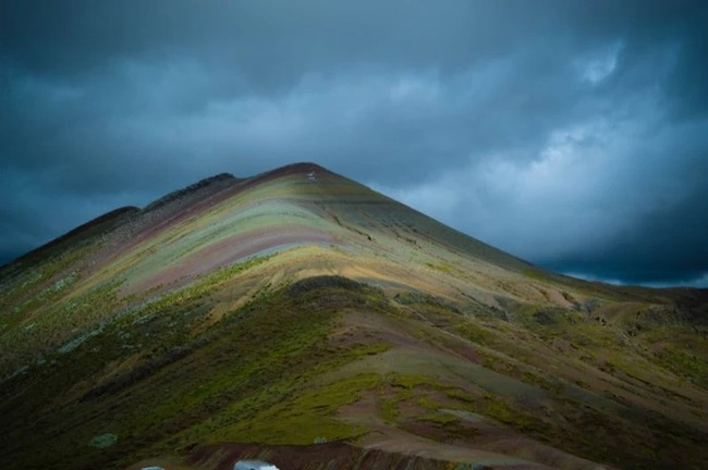 Có dòng sông đỏ ngầu như máu cuồn cuộn chảy len lỏi qua cánh đồng cỏ xanh, mang tên gọi như một địa danh của Việt Nam-3