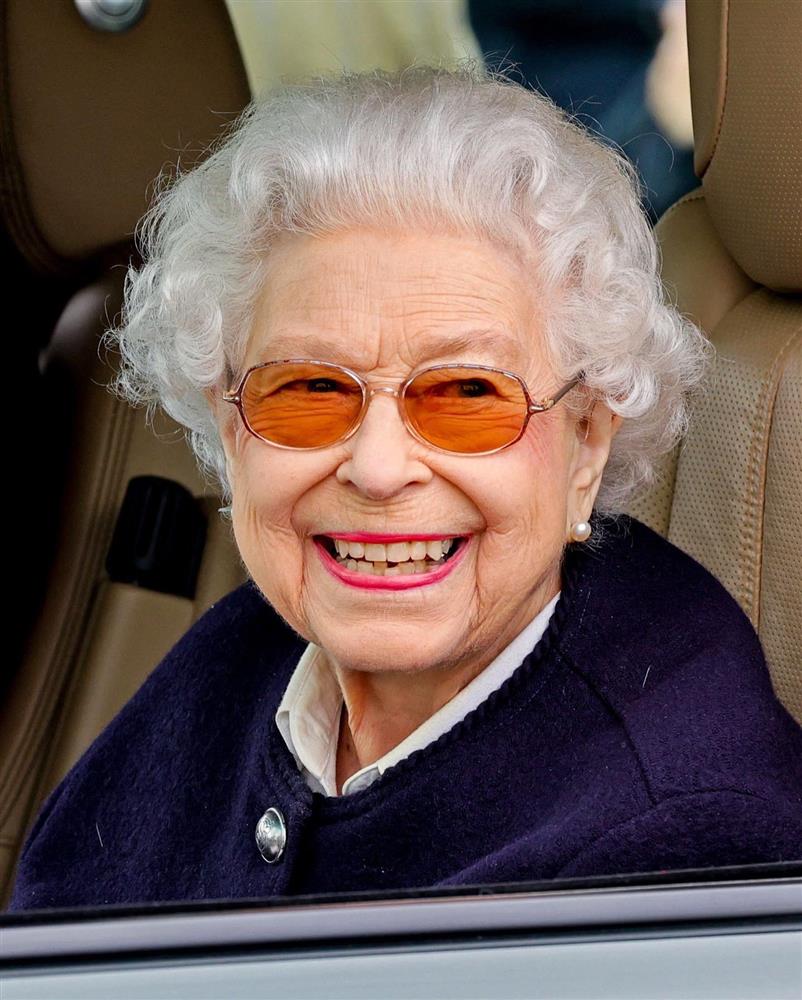 Nữ hoàng Anh hiếm hoi xuất hiện công khai trước thềm đại lễ Bạch Kim, hình ảnh mới nhất khiến dư luận vỡ òa cảm xúc-2