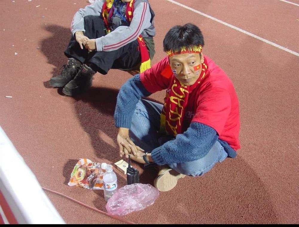 MC Lại Văn Sâm đăng ảnh kỉ niệm 19 năm về trước và hiện tại khi xem SEA Games khiến nhiều người ngỡ ngàng vì không khác nhau là mấy-2