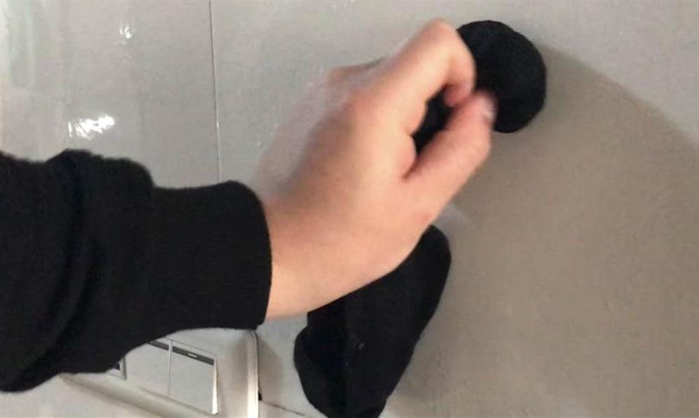 Nhét miếng rửa bát bằng thép vào trong chiếc tất có công dụng tuyệt vời, ai cũng muốn học theo-3