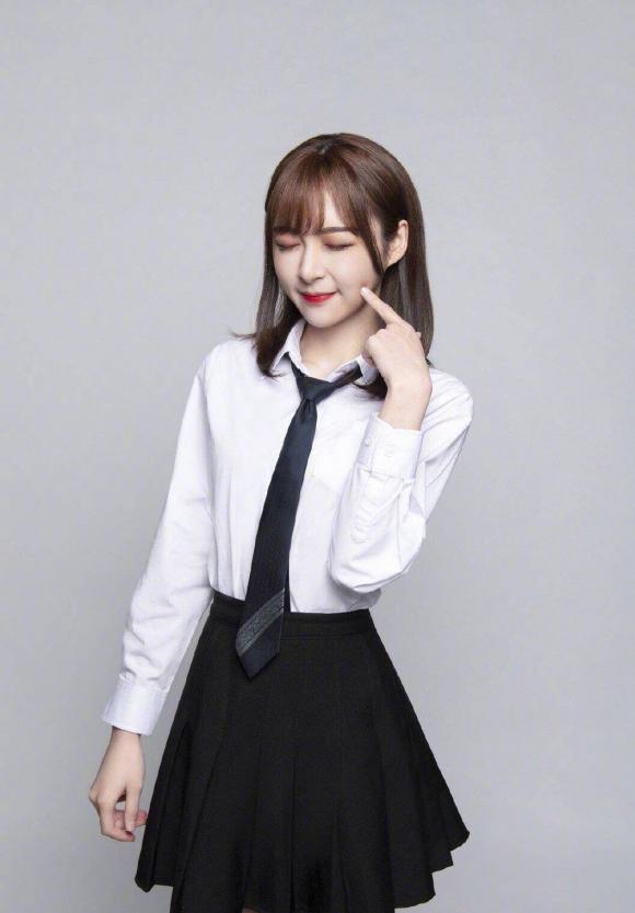 Sơ mi chỉ mặc được với quần âu? Sai rồi, thành thạo 3 kỹ năng phối đồ này, áo sơ mi cũng có thể biến tấu theo nhiều phong cách-2