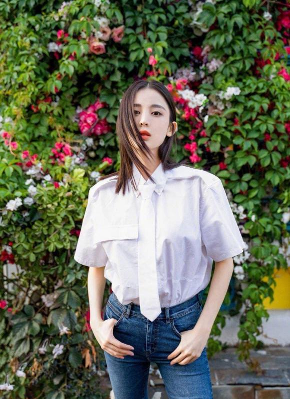 Sơ mi chỉ mặc được với quần âu? Sai rồi, thành thạo 3 kỹ năng phối đồ này, áo sơ mi cũng có thể biến tấu theo nhiều phong cách-1