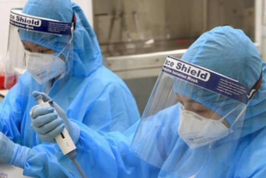 Ngày 14/5: Ca COVID-19 mắc mới giảm xuống còn 1.895, thấp nhất hơn 10 tháng qua