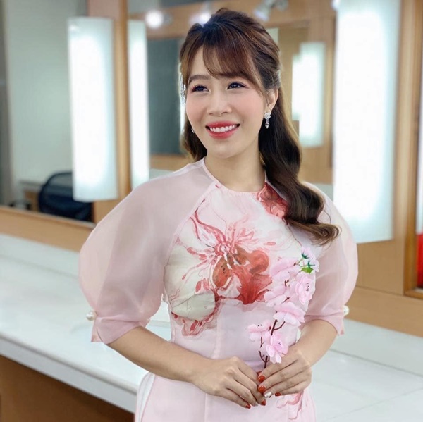 Con gái MC Diệp Chi 11 tuổi đã cao hơn mẹ, ngày càng ra dáng thiếu nữ-1