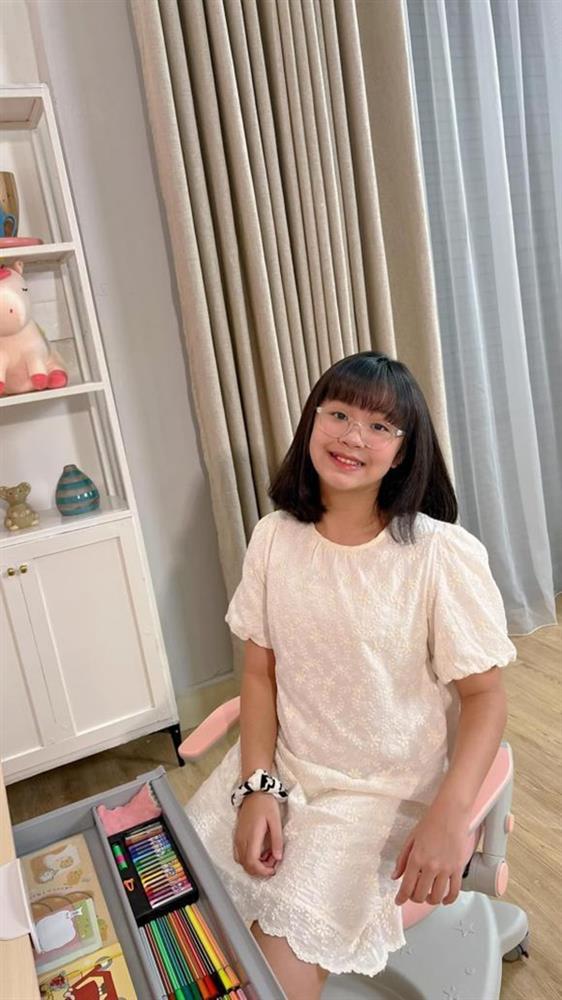 Con gái MC Diệp Chi 11 tuổi đã cao hơn mẹ, ngày càng ra dáng thiếu nữ-4