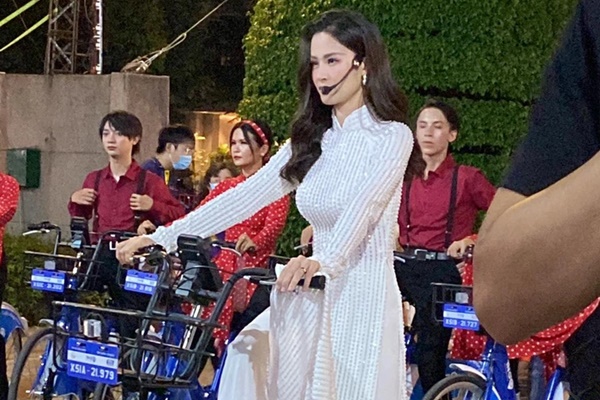 Lời xin lỗi từ Đông Nhi và bài học về sự chuyên nghiệp của nghệ sĩ-5