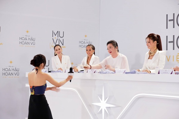 Kỹ năng nhai mic thượng thừa, Hoàng Yến vẫn gặp 1001 trở ngại để lọt Top 3 Hoa hậu Hoàn vũ Việt Nam-4