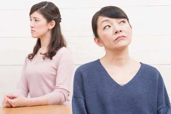 Chồng bỏ mặc vợ ở cữ để đi du lịch với mẹ đẻ, ngày anh ta trở về tôi đã kết thúc tất cả bằng tờ đơn ly hôn
