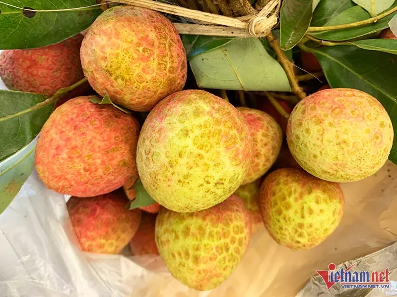 Đắt nhất chợ Hà Nội: Vải thiều u trứng 160.000 đồng/kg vẫn ‘cháy hàng’-1