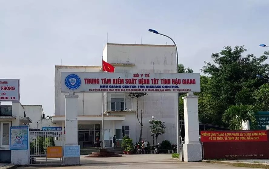 Đằng sau lời tuyên bố ‘hùng hồn’ trả lại túi quà cho Công ty Việt Á của Giám đốc CDC-2