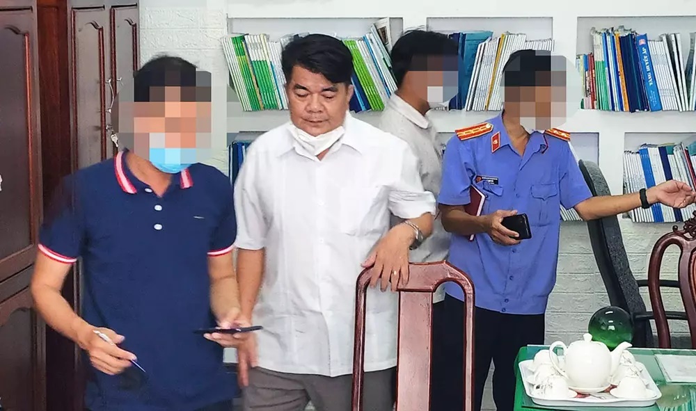 Đằng sau lời tuyên bố ‘hùng hồn’ trả lại túi quà cho Công ty Việt Á của Giám đốc CDC-1