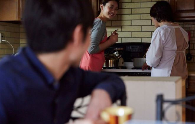 Mẹ chồng bỏ mặc tôi sinh nở đi chăm cháu ngoại suốt 7 năm, đến khi bà nằm viện lại kêu tôi phải chăm sóc?-1