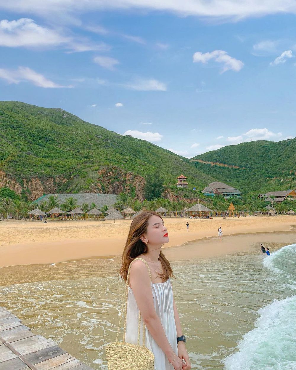 Clip cận cảnh bãi biển đẹp bậc nhất Việt Nam, làn nước mê hoặc đến nước bể bơi còn thua xa-3