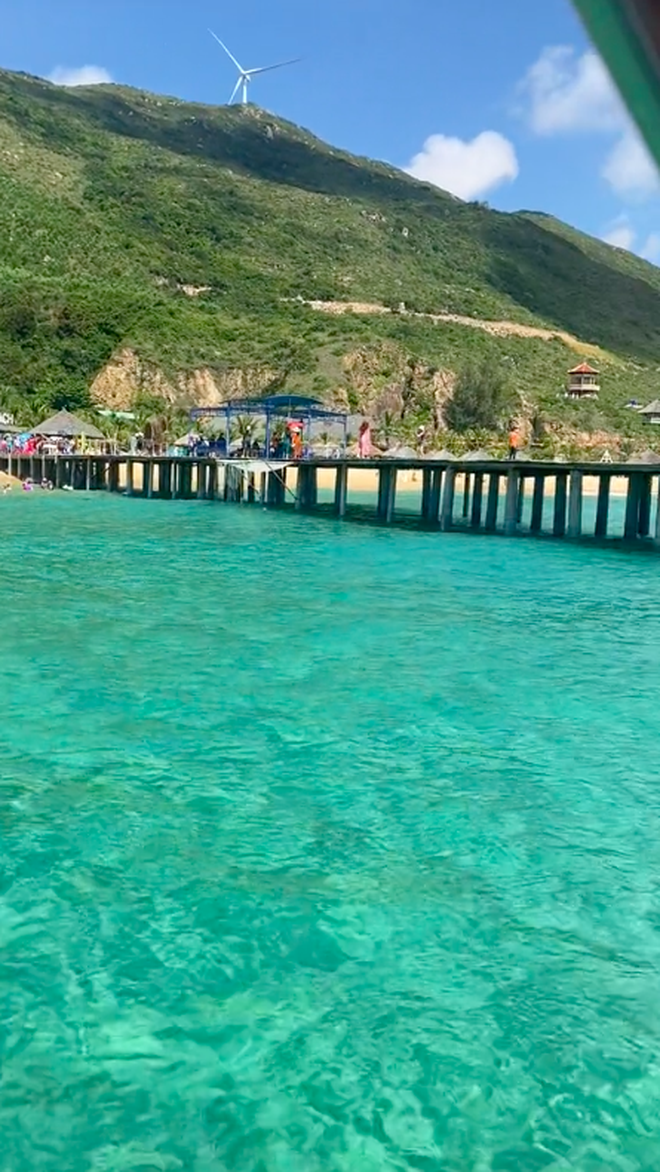 Clip cận cảnh bãi biển đẹp bậc nhất Việt Nam, làn nước mê hoặc đến nước bể bơi còn thua xa-2