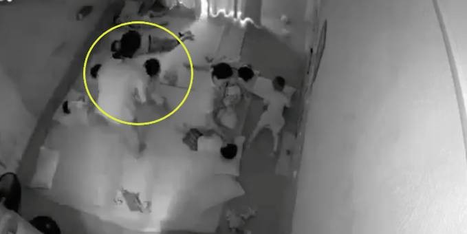 Xôn xao clip cô giáo mầm non trùm túi ni lông lên đầu trẻ, đánh vào mông trẻ trong giờ ngủ trưa?-3