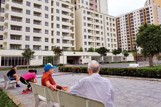 Chung cư hết thời hạn 50 năm, đang ở nhà mình bỗng ra đứng đường?
