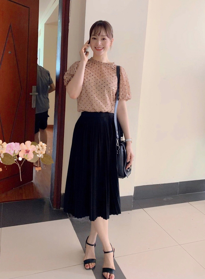 Style đối lập của 2 chị em Thương Ngày Nắng Về: Huyền Lizzie mạnh mẽ, thời thượng, Lan Phương nền nã, dịu dàng-14