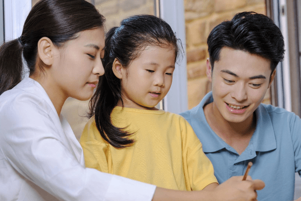 6 yếu tố ảnh hưởng đến IQ cho trẻ, cha mẹ biết cách cải thiện con sẽ thông minh, tương lai cả họ được nhờ-3