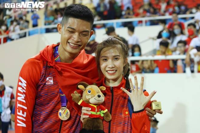 Nhà vô địch SEA Games 31 cầu hôn bạn gái ngay sau khi nhận HCV-3