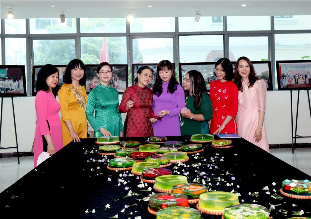 Chiếc bánh thạch rau câu 12 triệu tạo hình chữ S với sắc hoa 3 miền đất Việt-7