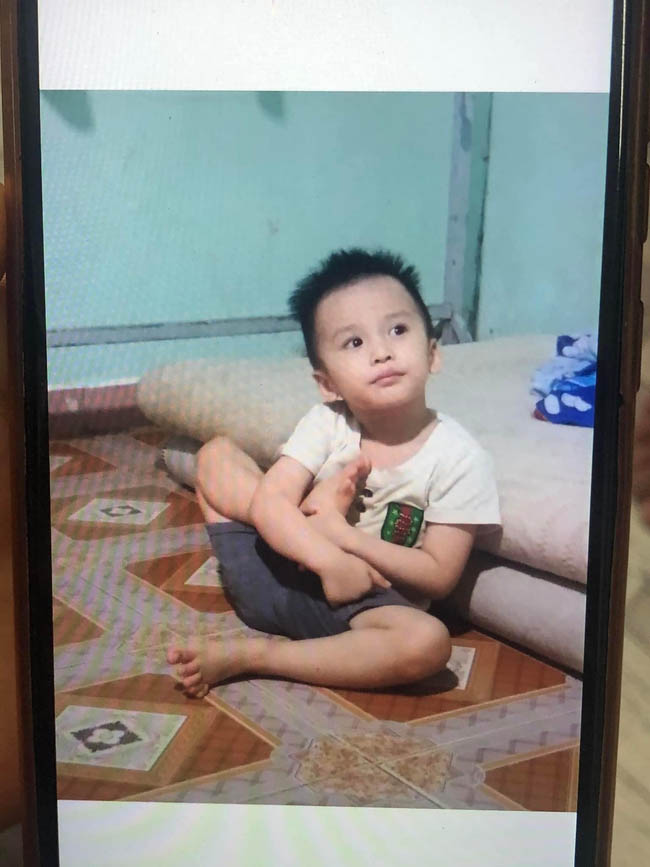 Con trai 4 tuổi mất tích bí ẩn, mẹ đau đớn uống thuốc diệt cỏ tự tử-1