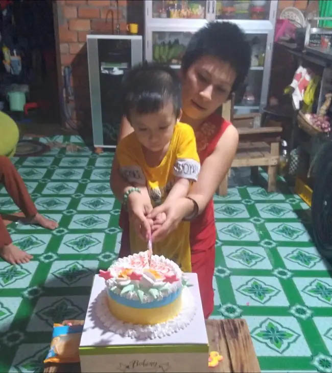 Con trai 4 tuổi mất tích bí ẩn, mẹ đau đớn uống thuốc diệt cỏ tự tử-2