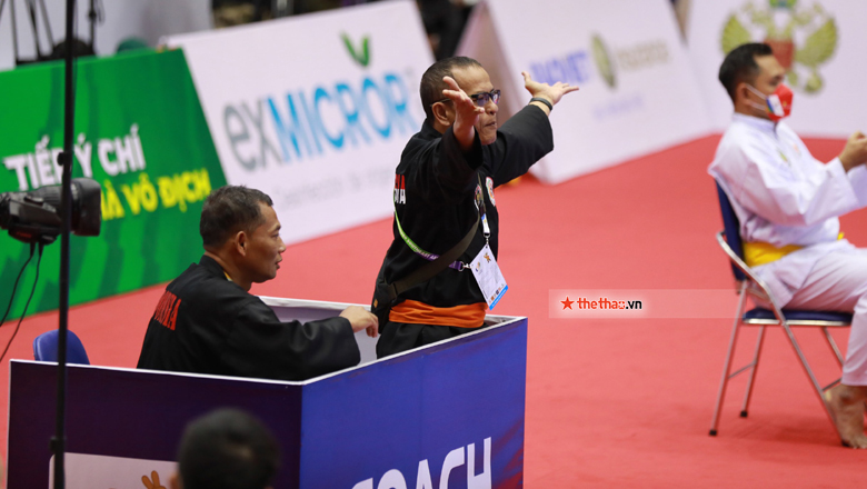 Võ sĩ bị đá gãy răng, nằm cáng rời sân vẫn giành HCV SEA Games 31-1