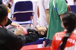 Võ sĩ bị đá gãy răng, nằm cáng rời sân vẫn giành HCV SEA Games 31