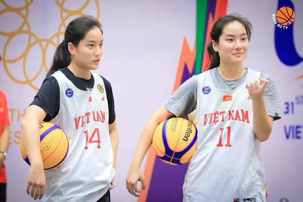 Cặp chị em sinh đôi tại SEA Games 31: Hiện tượng bóng rổ từ Mỹ về Việt Nam thi đấu, sở hữu loạt khoảnh khắc dễ thương-1