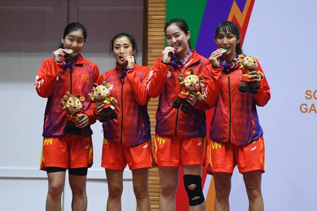 Cặp chị em sinh đôi tại SEA Games 31: Hiện tượng bóng rổ từ Mỹ về Việt Nam thi đấu, sở hữu loạt khoảnh khắc dễ thương-11