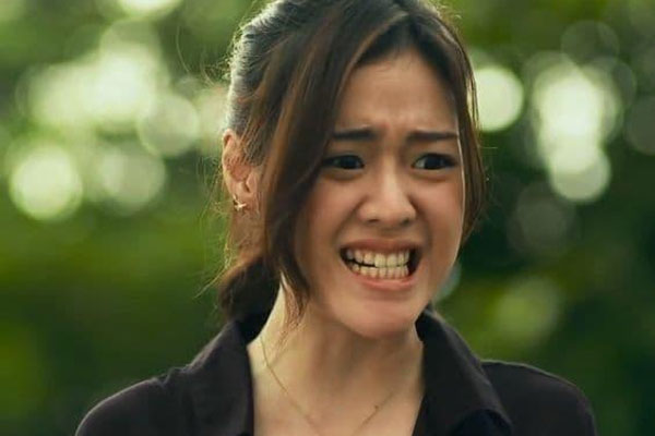 Về nhà chơi, tôi giật mình thấy mẹ đang dọn mâm bát vỡ giữa nhà, còn em dâu thì đứng chống nạnh trả treo-1