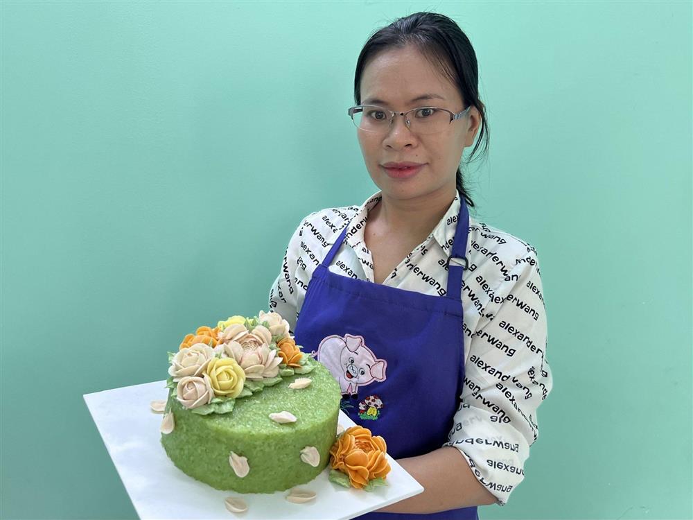 Mẹ bỉm sữa thoát nghèo nhờ trồng hoa lên dĩa xôi kiếm 40 triệu đồng/tháng-1